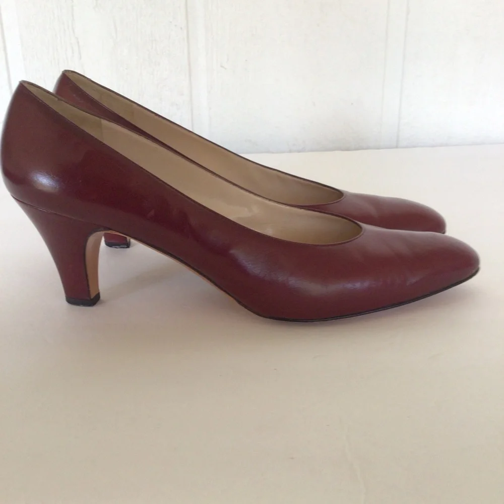 SALVATORE FERRAGAMO VINTAGE LEATHER WINE PUMPS SIZE 10 AA